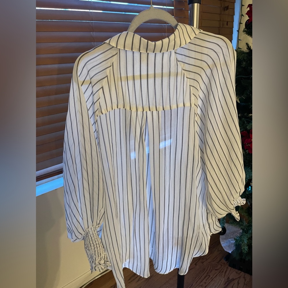 Blouse - Picture 2 of 3